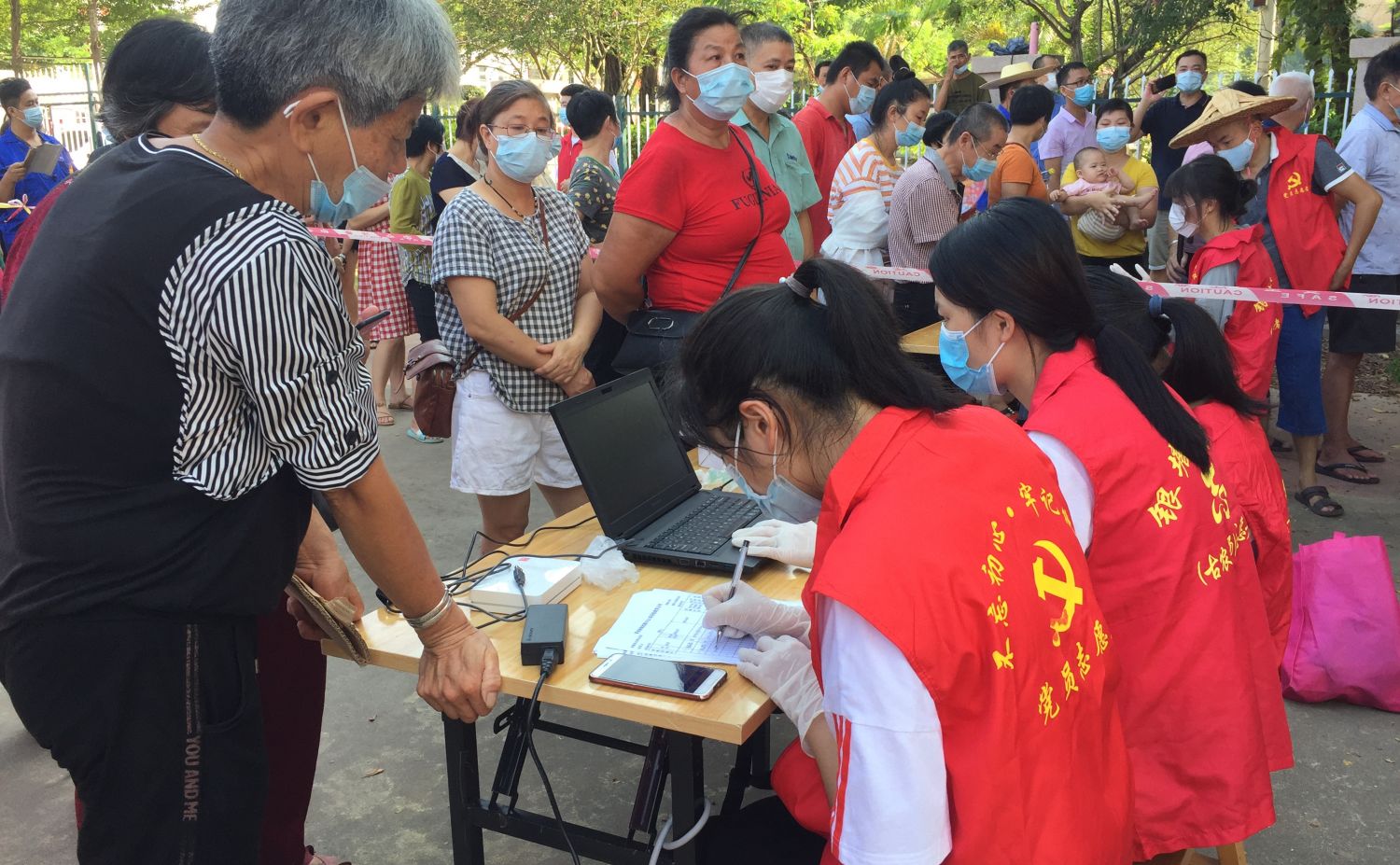 长泰区：防控疫情“志愿红” 守护群众“健康绿”