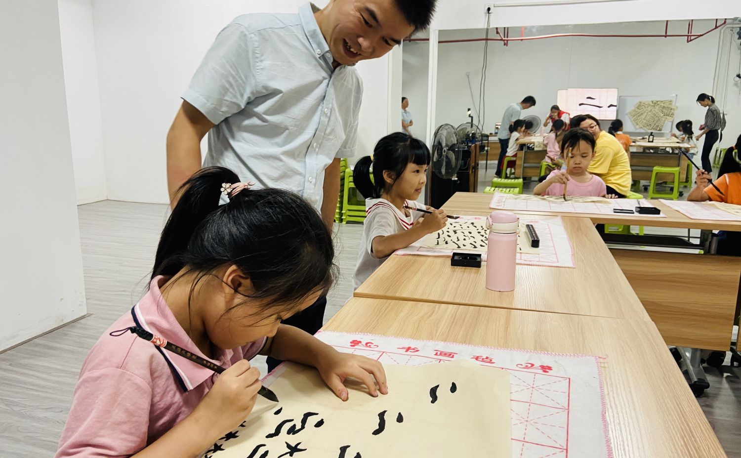 长泰区新时代文明实践中心开展书法培训志愿服务活动